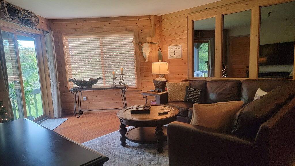 Ganze Wohnung, Cozy mountain retreat located on Village Trail with Ski in ski out access. in Seven Springs, Pennsylvania