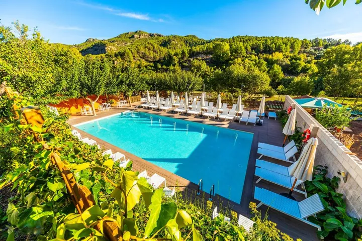 Hôtel pour 2 personnes, avec jacuzzi et piscine ainsi que sauna et terrasse - 1