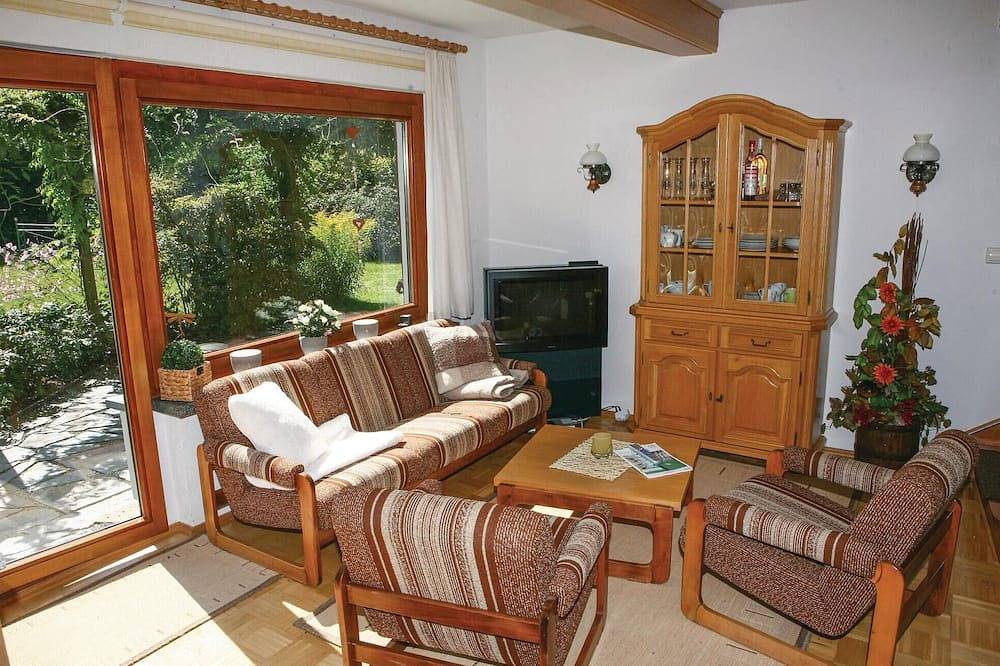 Beautiful home in Lengenfeld/Plohn in Lengenfeld, Chemnitz (region)