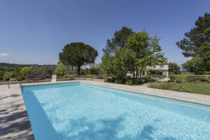 Gîte pour 10 personnes, avec piscine, adapté aux familles à Bonnieux