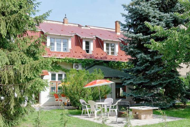 Dom gościnny dla 4 osób, z ogród i basen oraz taras i jacuzzi, Dla rodziny w Miszkolc