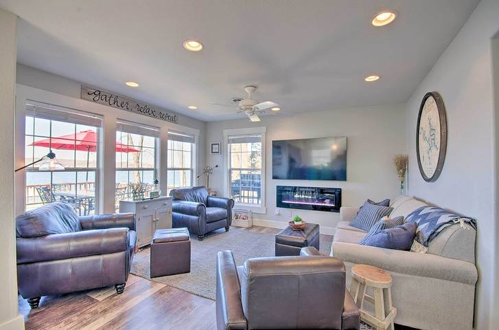 Vacation house for 8 people, with yard and hot tub, with pets in Lake of the Ozarks