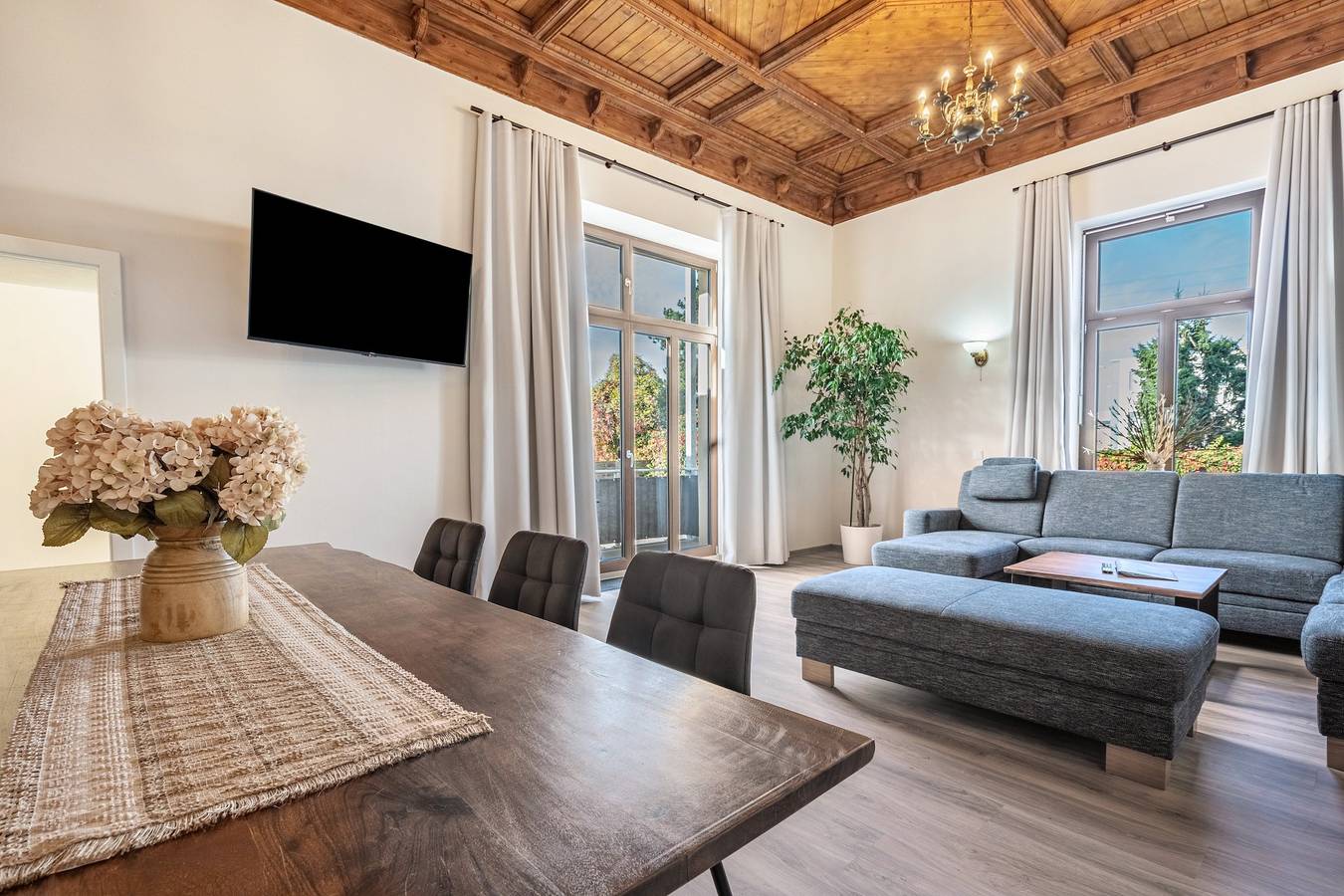 Entire apartment, Apartment 'Ferienwohnung Im Hotel Reichskrone' with Balcony and Wi-Fi in Heidenau, Sächsische Schweiz-Osterzgebirge