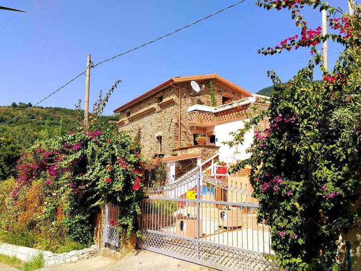 Maison d’hôte, avec Terrasse et Jardin à Longobardi