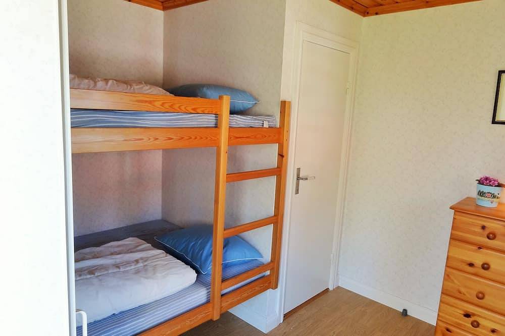 Haus in sonniger Lage am Sommen mit eigenem Steg und Boot, gute Angelmöglichkeit in Boxholm kommun, Sommen