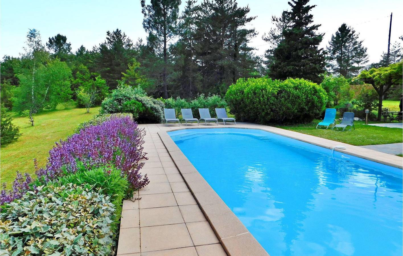 Appartement moderne avec piscine, parking et WiFi à Plazac in Plazac, Périgord Noir