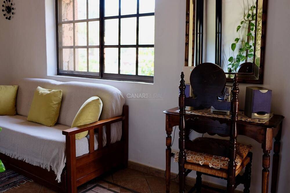 Charming Las Colmenas Cottage with Private Pool near Vibrant Tirajana in San Bartolomé de Tirajana, South Gran Canaria