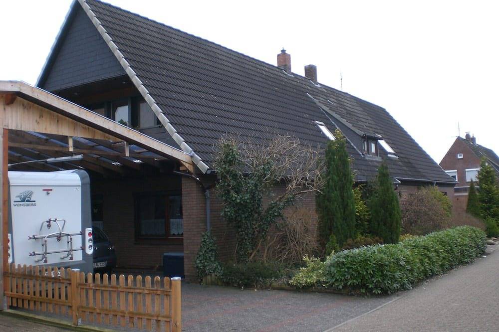 Ganze Wohnung, Gemütliche, zentral gelegene und ruhige Fewo im Og, ca.20 km zur Nordsee. in Zetel, Südliche Nordseeküste