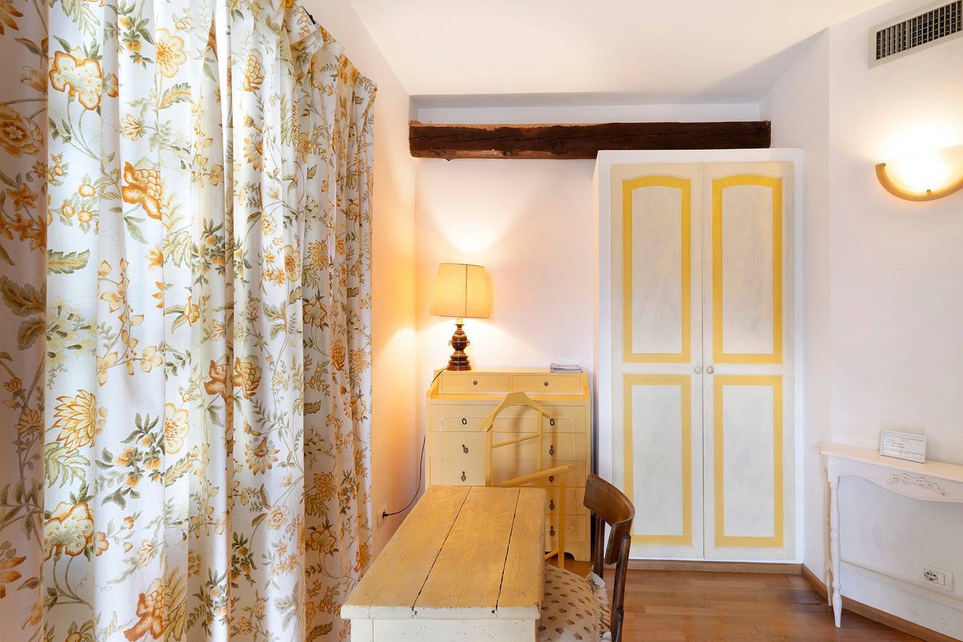 Chambre « Bianca » avec vue sur la montagne, Wi-Fi et climatisation in Dolceacqua, Alpes liguriennes