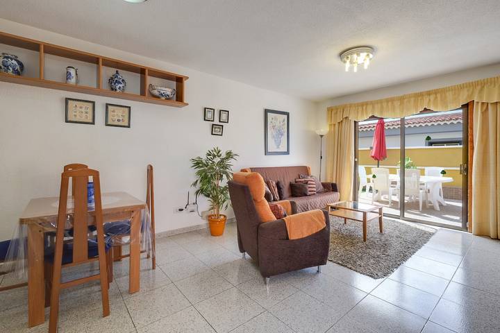 Appartamento intero, Appartamento Villasol pet-friendly con piscina, Wi-Fi, terrazza e vista su montagna e mare in Chayofa, Arona