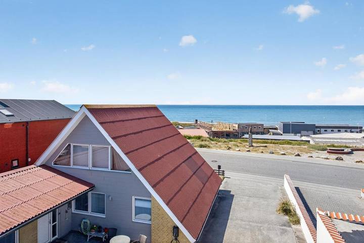 Holiday home in Hirtshals with sea view – just steps from the beach