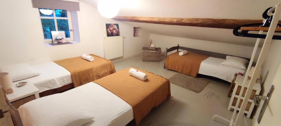 Gîte pour 7 personnes, avec vue et terrasse à Sauzet - 4