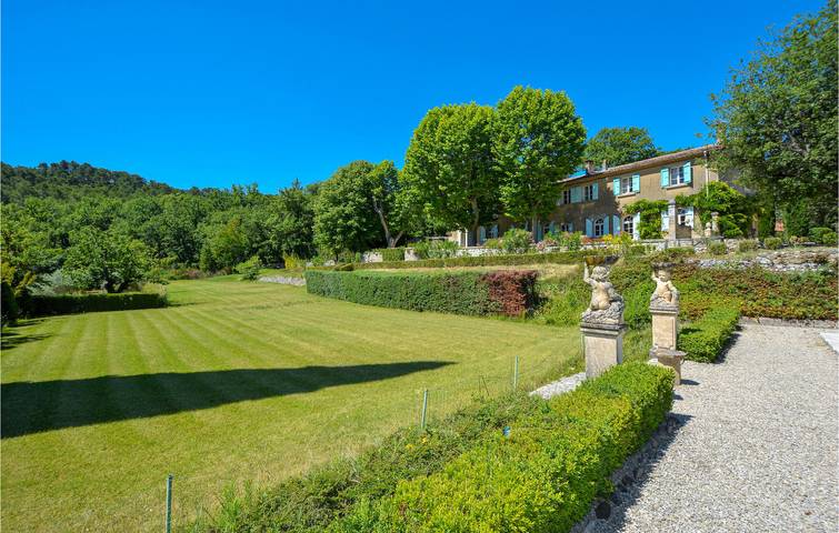 Gîte pour 17 personnes, avec piscine et terrasse dans les Bouches-du-Rhône - 4