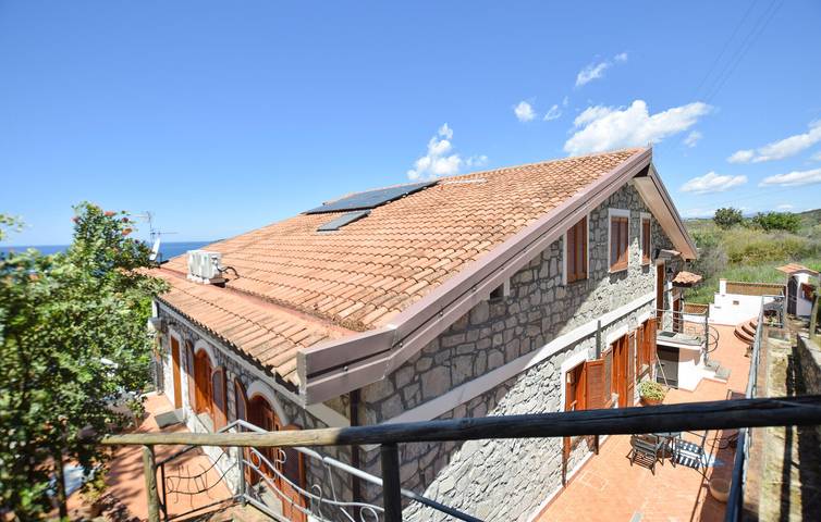 Appartement de vacances entier, Appartement avec vue sur la mer, Wi-Fi et parking, à 2,5 km de la plage in Ascea, Cilento Coast