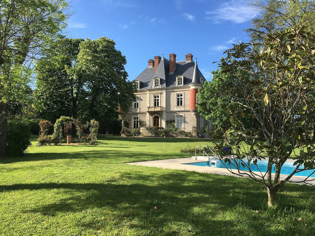 Domaine du Perrier - Chambre Céladon in Sainte-Agathe-la-Bouteresse, Montbrison
