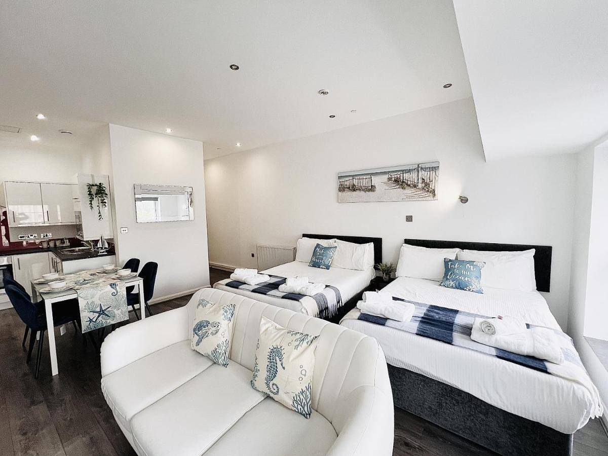 Entire apartment, Studio in Plymouth, South West England