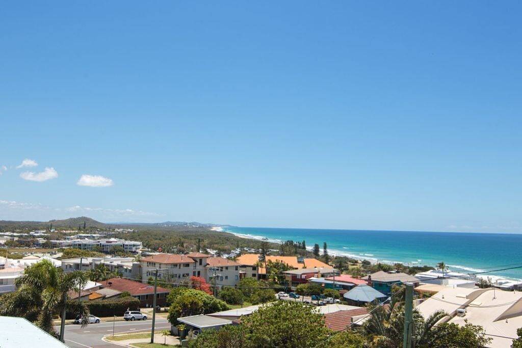 Das Weiße Haus - Central Coolum, spektakulärer Meerblick, Wifi & Foxtel in Coolum Beach, Sunshine Coast