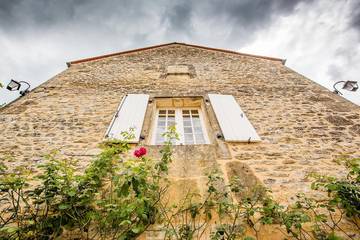 Gîte pour 8 personnes, avec piscine et terrasse à Marquay