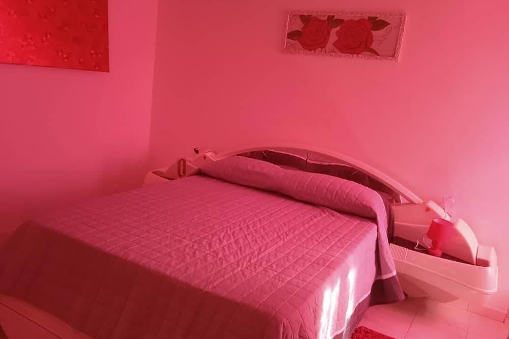 Entire apartment, City Center Apartment Ideal For Families Sleeps 4 With Full Kitchen in Rionero in Vulture, Vulture Area