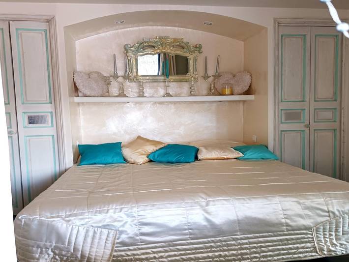 Village House in France with Private Pool in Bagnols-en-Forêt, Costa mediterránea (Francia)