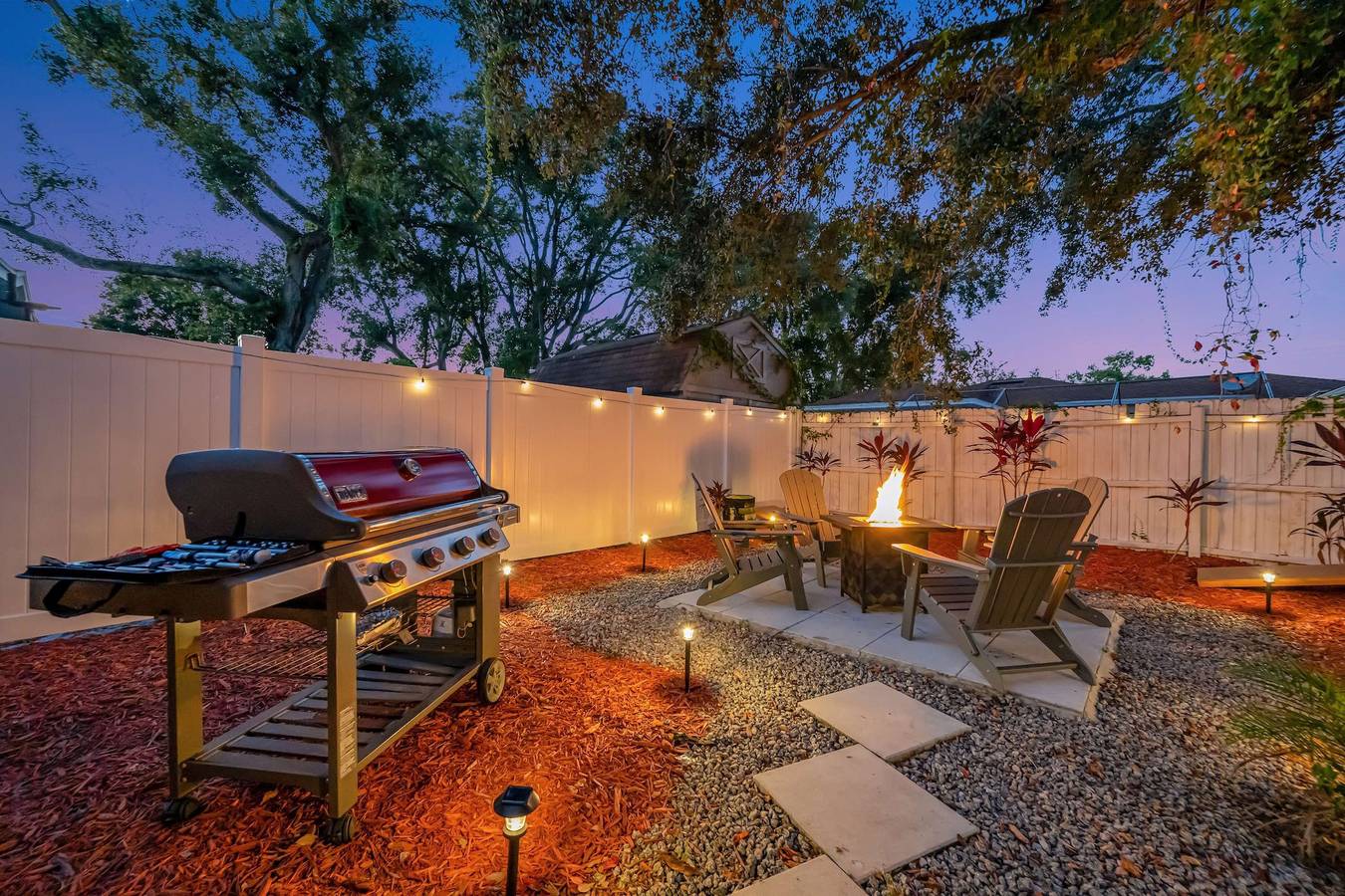 Family   Pet Friendly Getaway with Porch  Fire Pit   Yard in Tampa, Tampa Bay
