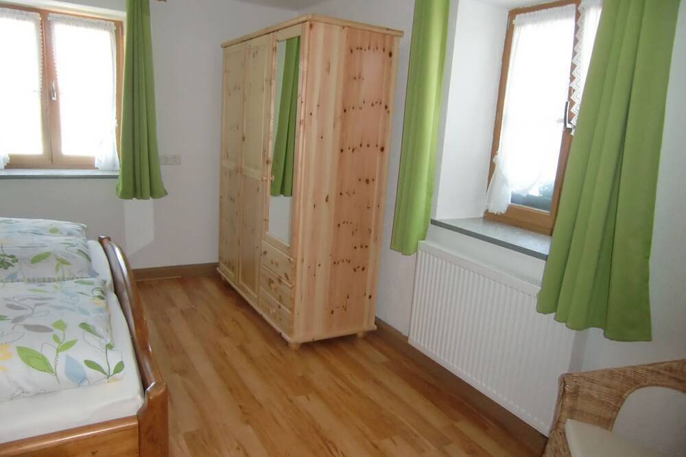 Ganze Wohnung, Chiemsee: Familienfreundl. Fewo (Paterre ca.70qm) in Top-Lage mit 2 Schlafzimmer in Truchtlaching, Seebruck