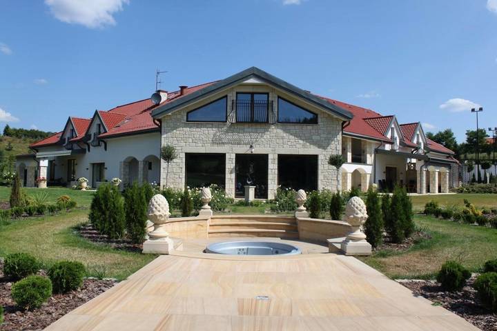 Ferienhaus für 29 Personen, mit Terrasse und Garten sowie Pool und Sauna