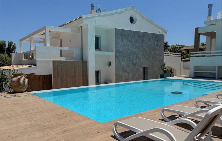 Ferienhaus für 30 Personen, mit Balkon und Garten sowie Pool