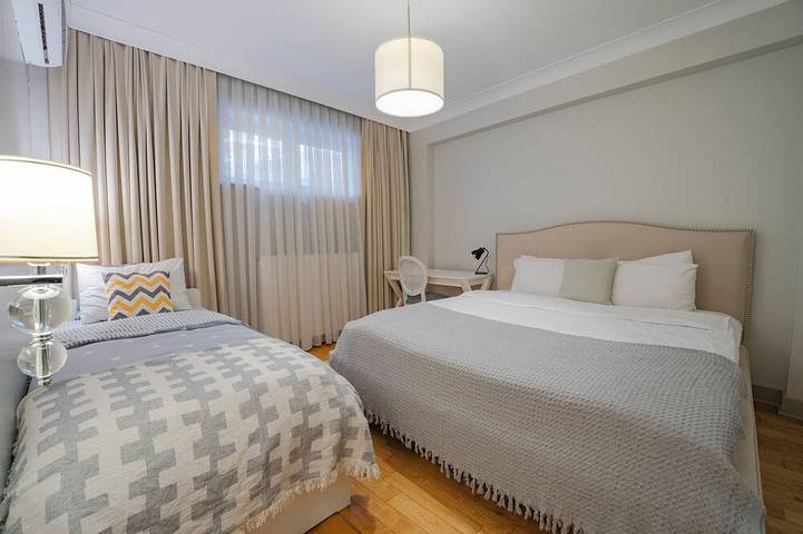 Geheel appartement, Spacious 3-bedroom apartment in amazing İstanbul with AC in Beyoğlu, Istanbul