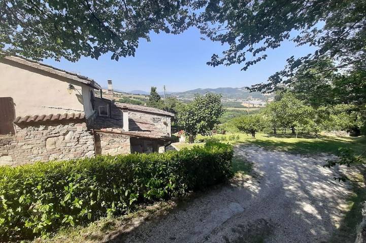 Landhaus mit einer atemberaubenden Aussicht in Urbino, Valle del Metauro