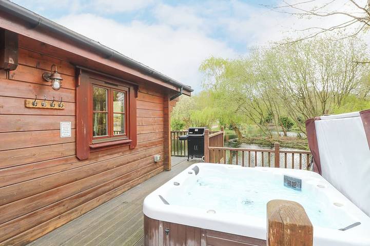 Cottage for 4 people, with hot tub and garden in Suffolk