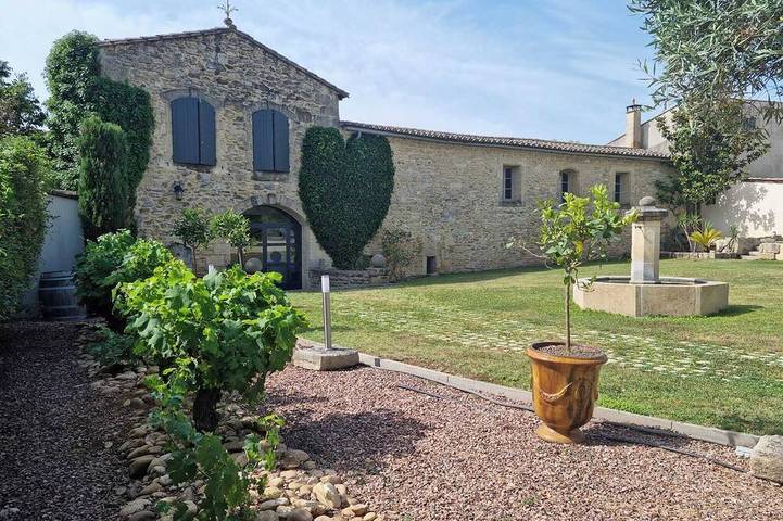 Gîte pour 17 personnes, avec jardin ainsi que piscine et jacuzzi à Gallargues-le-Montueux