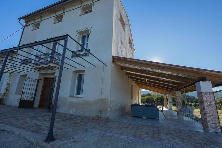 Casa rural para 10 personas, con Balcón y Jacuzzi además de Terraza y Jardín en Alzira