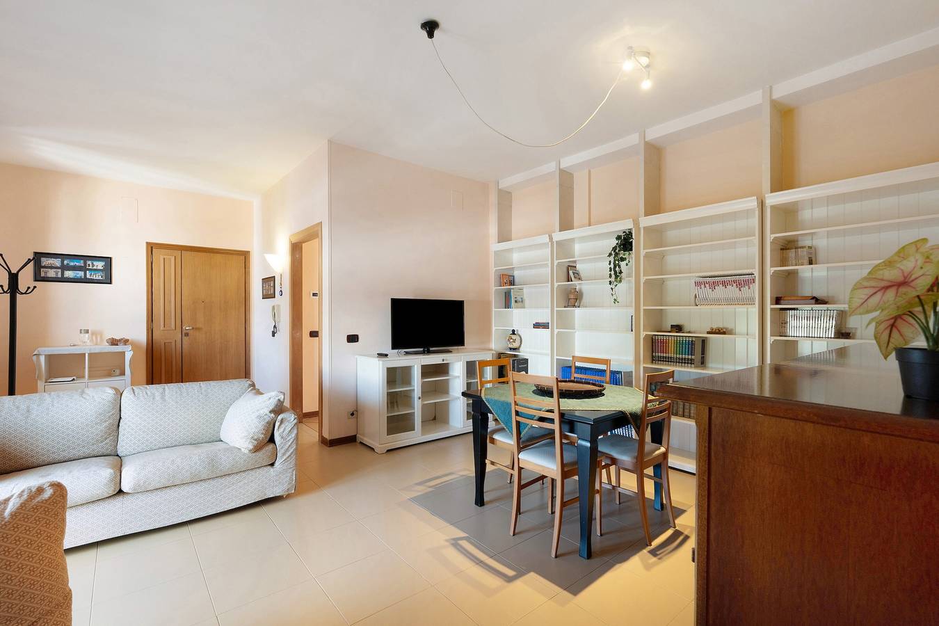 Bright Apartment with Panoramic View