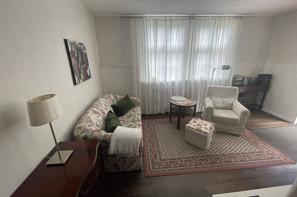 Ganze Wohnung, Ferienwohnung im Landhaus Labes (Stechlinsee) in Neuglobsow, Stechlin
