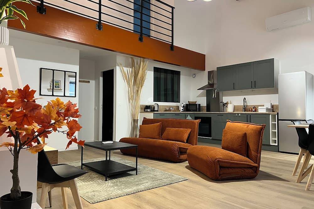 Apartamento entero, Le Loft du Canal du midi: 120m2 Design Garage 60m2 and private Vae bike room in Capestang, Canal del Mediodía