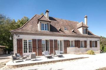 Gîte pour 8 personnes, avec jardin à Calès