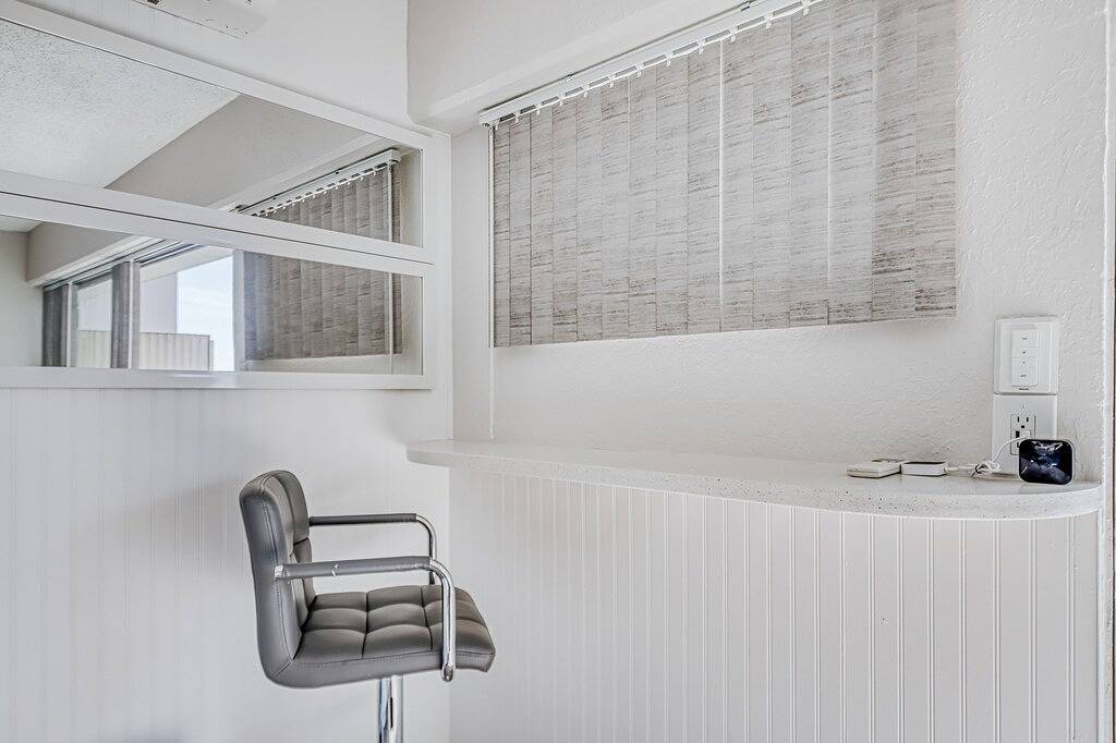 Ganze Wohnung, Ninth-Floor Studio w/ Central A/C, Free Wifi, Partial Ocean Views, & Work Space in Waikiki Beach, Honolulu