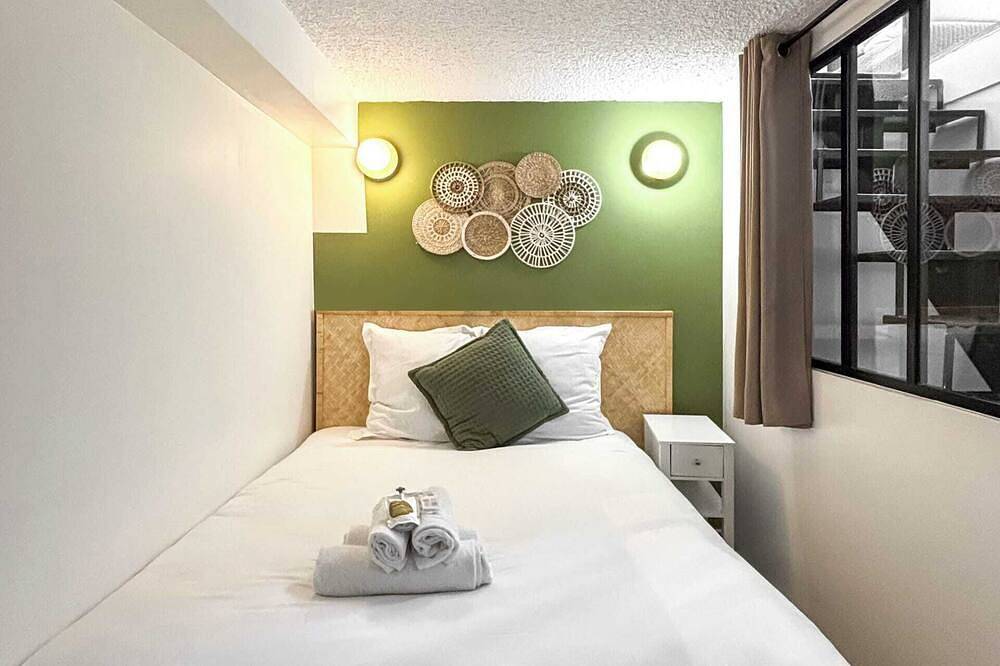 Entire apartment, Hoche A 01 - Two Bedroom Apartment, Sleeps 6 in Le Pré-Saint-Gervais, Seine-Saint-Denis