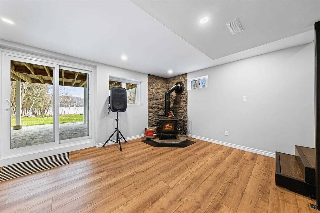 Ultimate Lakeview Cottage Retreat: Hot Tub, Paddle & Play in Hastings Highlands, Ontario