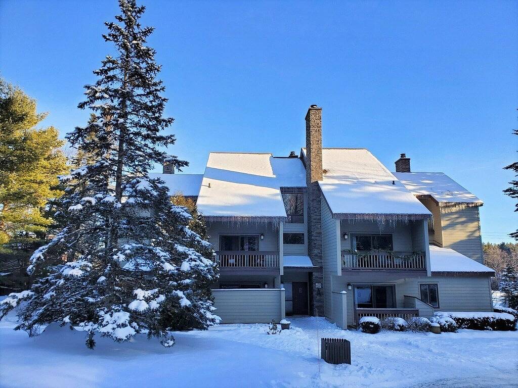 Ganze Wohnung, Cozy, relaxing condo overlooking Whiteface Club Resort near Jackrabbit trail. in Lake Placid, Adirondack Mountains