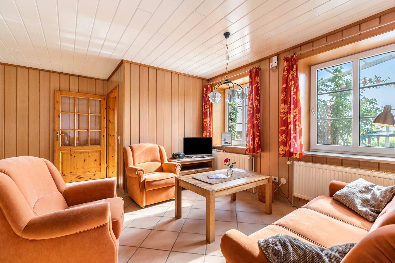 Ganze Wohnung, Ferienwohnung 'Süderoog' mit Privatterrasse, Gemeinschaftsgarten und Wi-Fi in Nordstrand (Gemeinde), Nordstrand