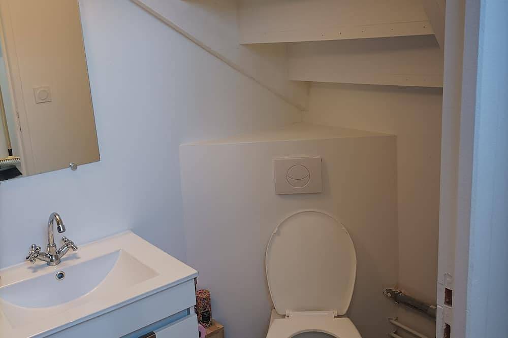 Appartement entier, Chez Yahmz à la ville, studio minimaliste au coeur du centre ville de Nemours in Nemours, Seine-et-Marne