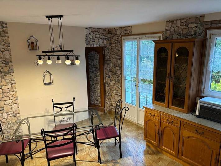 Gîte pour 6 personnes, avec piscine ainsi que jardin et terrasse, animaux acceptés à Saint-Dizier - 4