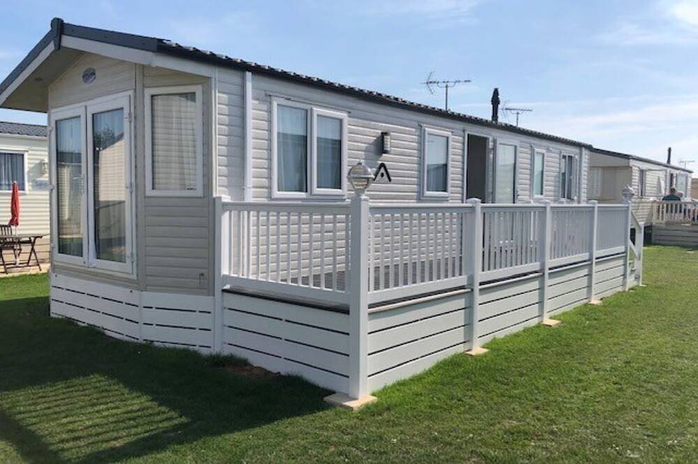 Luxury 2 Bed Platinum Plus Mobile Home, Whitstable in Kent