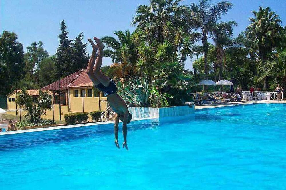 Entire apartment, Holiday apartment amidst Mediterranean nature with barbecue in Centola, Cilento