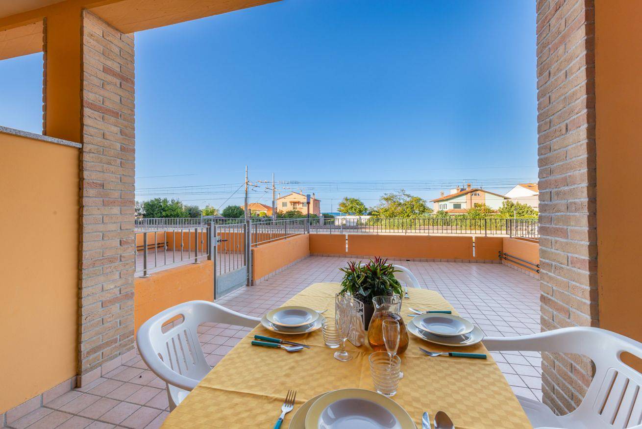 Apartamento entero, New! Apt 5 min from the sea with Terrace & Parking in Marotta, Valle del Metauro