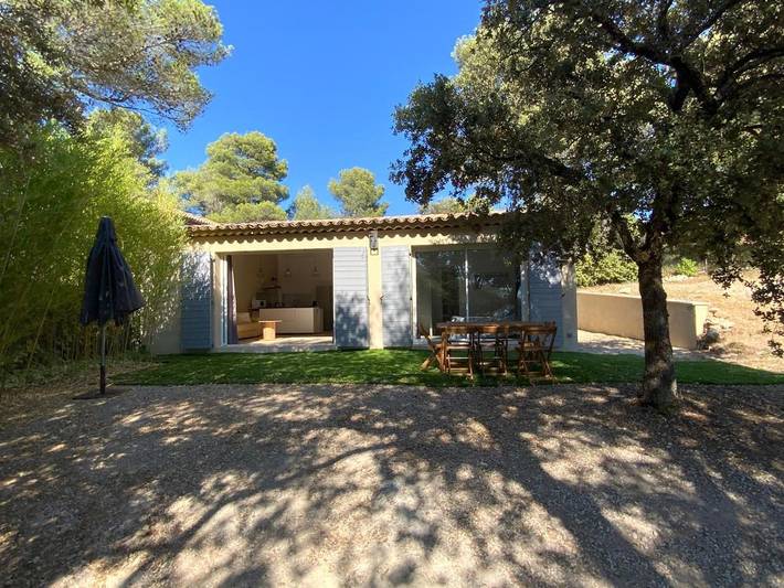 Location de vacances pour 4 personnes, avec jardin et terrasse à La Bastide-des-Jourdans