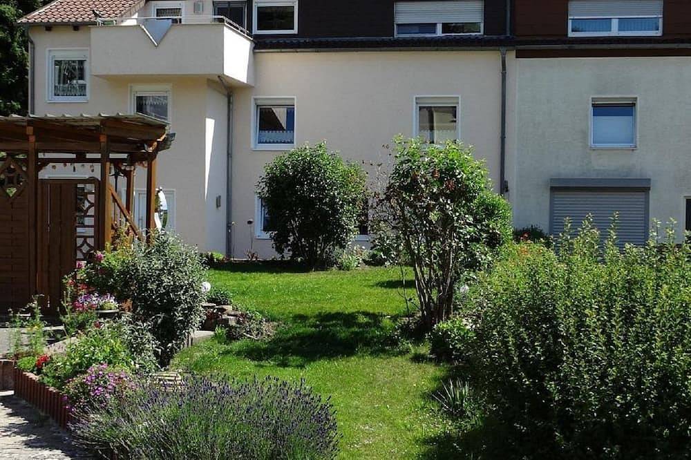 Ganze Wohnung, Ferienwohnung Christine - Appartement mit Sitzmöglichkeit im Freien in Mandelbachtal, Saarpfalz-Kreis