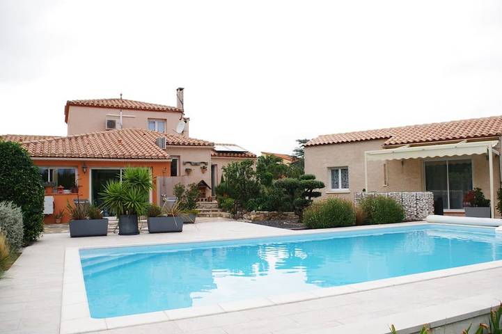 Maison de vacances pour 2 personnes, avec Terrasse ainsi que Jardin et Piscine à Villelongue-dels-Monts